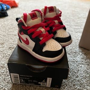 3C Jordan’s Black & Red. Like new!